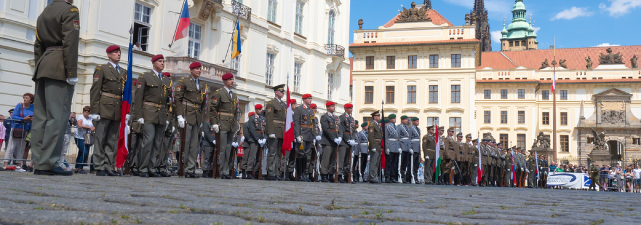 Nástup jednotek zahájení Drillfestu na Hradčanském náměstí Autor: četař Jan Hlaváč