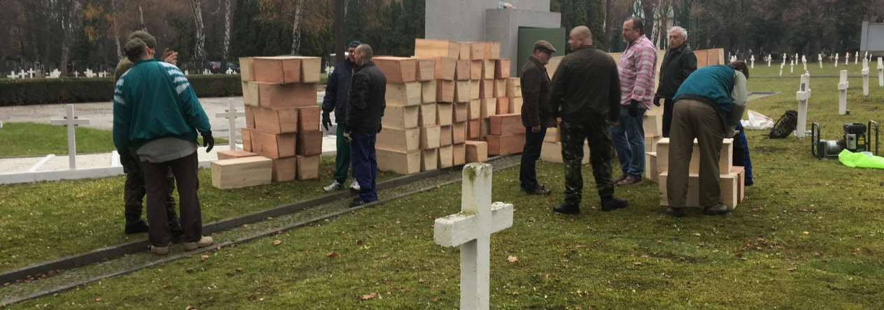 Dobrovolníci pomáhali při znovuuložení ostatků padlých prvoválečných vojáků.