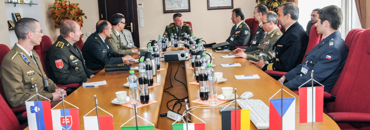 the_commanders_welcomed_by_the_first_deputy_chief_of_general_staf_of_the_czech_armed_foces_major_general_miroslav_zizka.jpg