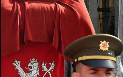 Klenot české gotiky pod dohledem Čestné stráže. Foto: Pavel Paluska