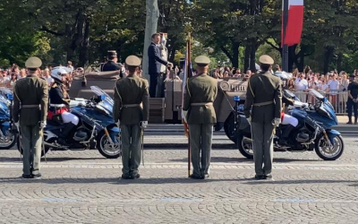 cestna_straz_acr_spolecne_s_garde_republicaine_-_francouzska_motorizovana_policejni_jednotka_jejiz_hlavni_cinnosti_je_ochrana_prezidenta.jpg