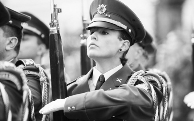 Desátnice Martina Sedláčková při protokolárním aktu.
