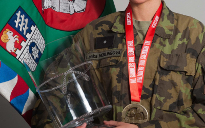 svob. Lenka Heblingová v uniformě vz. 95