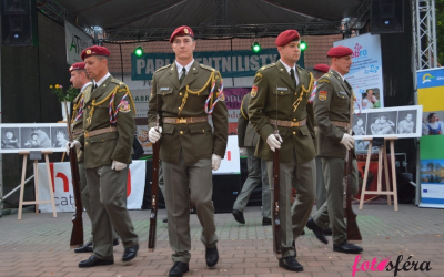 vojaci_2._roty_cestne_straze_acr_behem_sveho_exhibicniho_vystoupeni.jpg