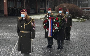 Pohnuté životní osudy gen. Sedláčka si vojáci posádky Praha připomínají každý rok.
