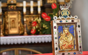 Palladium země české je kovový reliéf Madony s Dítětem, uložený celoročně ve staroboleslavském poutním chrámu Nanebevzetí Panny Marie. Významem je porovnáván s korunovačními klenoty. Foto: Pavel Paluska