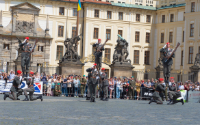 Čestná stráž ozbrojených sil Rakouska Autor: četař Jan Hlaváč