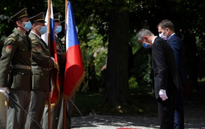 6369364_igor-matovic-andrej-babis-kramarova-vila-slovensky-premier-navteva-koronavirus-rouska-v0.jpg