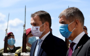 6369372_igor-matovic-andrej-babis-kramarova-vila-slovensky-premier-navteva-koronavirus-rouska-v0.jpg