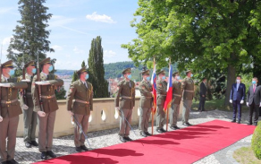 6369378_igor-matovic-andrej-babis-kramarova-vila-slovensky-premier-navteva-koronavirus-rouska-v0.jpg