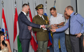 Během oficiálního jednání velitelů posádek se uskutečnil i křest knihy mapující dvacetipětiletou historii Capital Commanders Club.