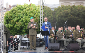 Koncert k Mezinárodnímu dni rodiny v Lipníku nad Bečvou navštívil generál Baloun