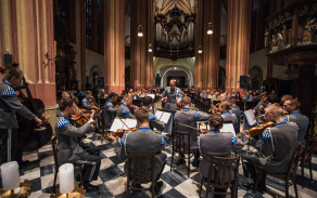 Koncert smyčcového orchestru The Finnish Conscript Band pod vedením kapitána Villa Paakunainenav olomouckém chrámu sv. Mořice