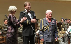 Ministryně obrany Karla Šlechtová, náčelník Generálního štábu AČR armádní generál Josef Bečvář a druhoválečný veterán generálmajor Emil Boček