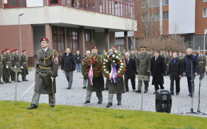 Na armádního generála Tomáše Sedláčka přišli vzpomenout bývalí náčelníci Generálního štábu AČR i současný