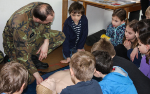 Na tomto stanovišti děti zvážněly a pečlivě poslouchaly, i když o poskytnutí první pomoci věděly mnohé