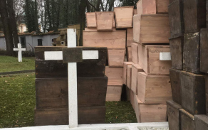 Některé původní dřevěné schránky bylo možno zrestaurovat.