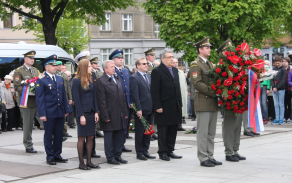 Památku padlých přišli uctít i zástupci ruského velvyslanectví v Praze