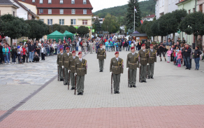 Příslušníci Čestné stráže AČR během svého nově nastudovaného showprogramu.